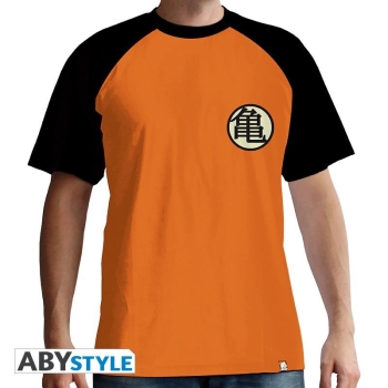 ABYstyle hat ein T-Shirt entwickelt, das vom Kostüm Son Goku am Anfang von Dragon Ball Z inspiriert ist, mit dem Symbol der Tuniken, die von den Schülern des Herrn der Schildkröten getragen wurden.